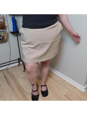Susan Graver Essentials Beige Skort Size 2X Pull-On Stretch Knit with Pockets